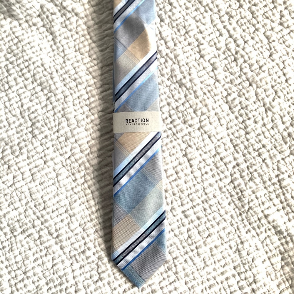 NWT- Men’s Reaction Kenneth Cole Tie